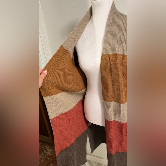 LOFT mid length cardigan. No damage like new. Smoke free home. Size L - Picture 3 of 5